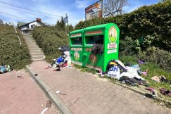 Wstydliwy widok przy Krakowskiej. Czy do uprzątnięcia bałaganu potrzeba interwencji służb? - foto