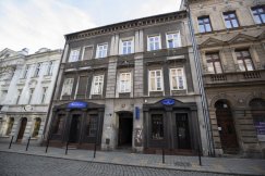 Trzecia próba zakończona sukcesem. Wiemy, kto kupił kamienicę po pożarze w centrum - foto