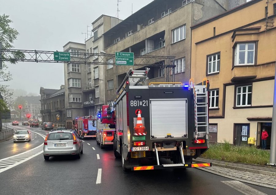 Zgłoszenie zadymienia w kamienicy w centrum. Na szczęście skończyło się na strachu - foto