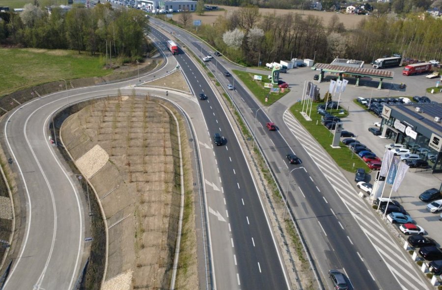 Będzie zwężka na wylocie z miasta. To prace przygotowawcze przed wymianą nawierzchni - foto