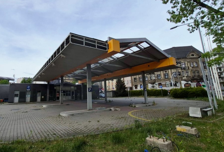 „Stacja widmo”. Wielomilionowy spór na sali sądowej czy horrendalna cena odstrasza chętnych? - foto