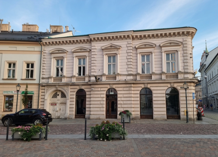 Z pałacyku do dawnego sklepu. Antresole i brak barier czy marginalizacja instytucji kultury?