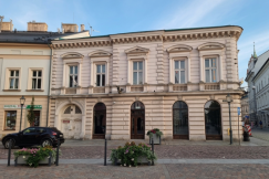 Z pałacyku do dawnego sklepu. Antresole i brak barier czy marginalizacja instytucji kultury?