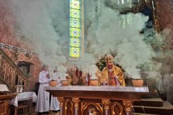 Neogotycka perła odzyskała blask. Ponad wiek historii zwieńczony uroczystym poświęceniem - foto
