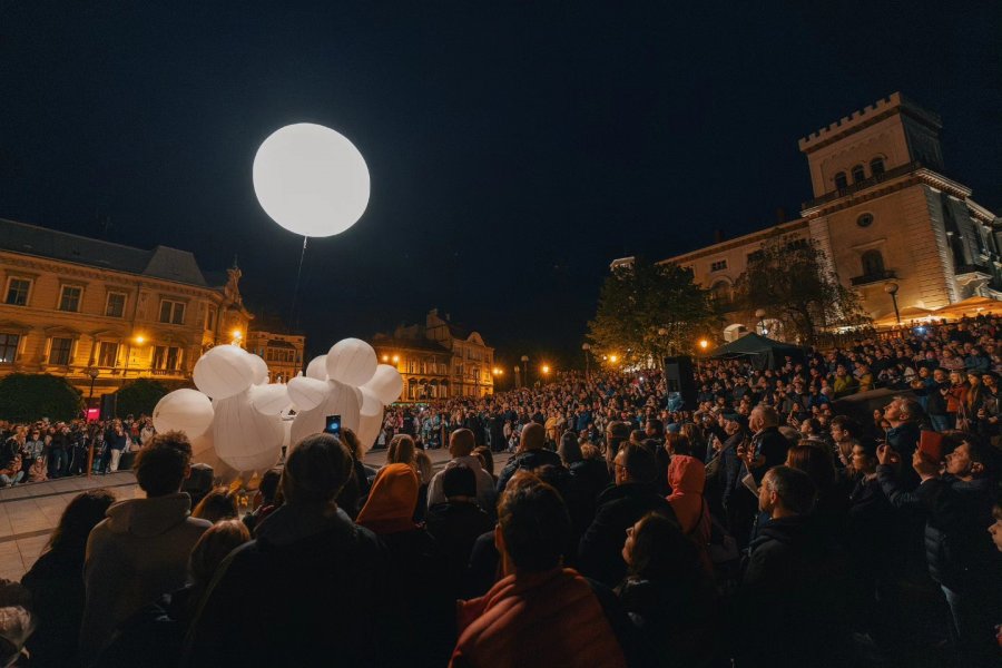Wystartowali z rozmachem i zachwycili licznie zgromadzoną publiczność. Dziś widowisko z użyciem dźwigu - foto