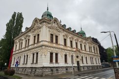 Bielska perełka znów zachwyca. Pałacyk zyskał także iluminację, która wkrótce rozbłyśnie - foto
