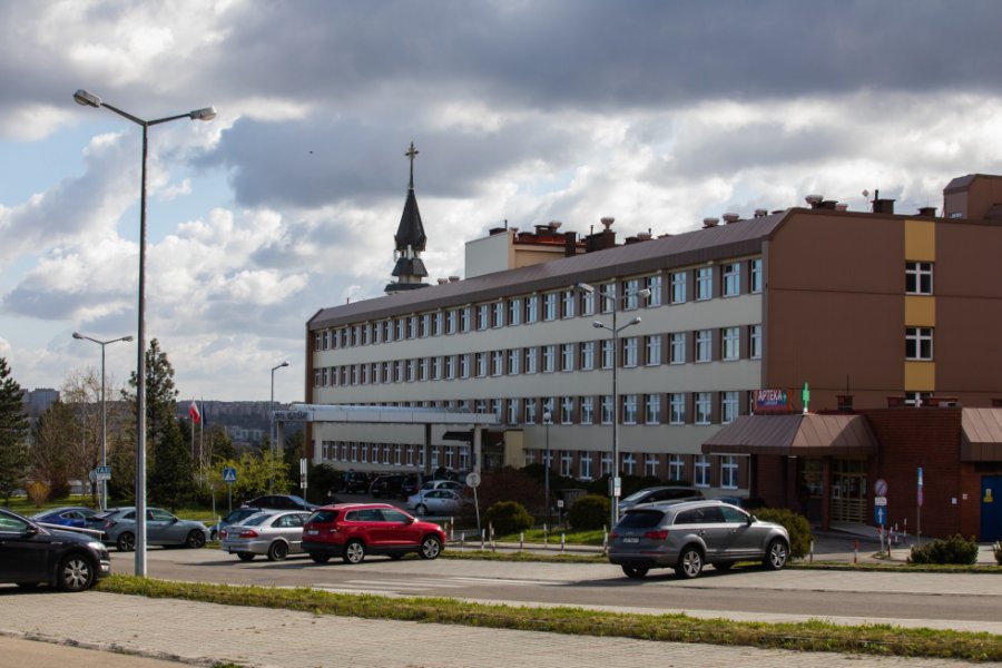 Koniec z papierologią. Nowoczesne systemy i sprzęt komputerowy przyspieszy obsługę chorych