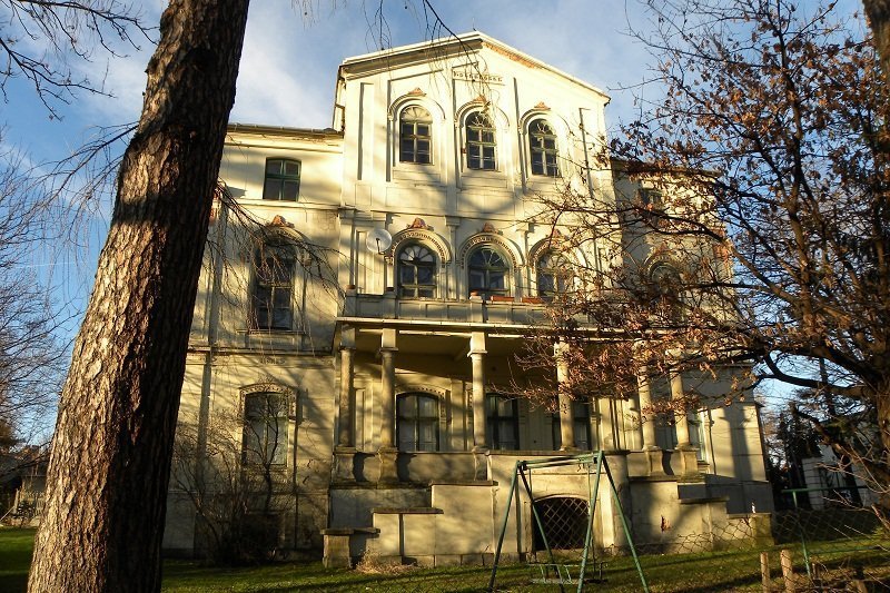 Perełka, która od 14 lat stoi pusta i niszczeje. Miasto sprzeda zabytkową willę za ułamek ceny? - foto