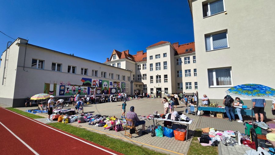 Wielkie wietrzenie szaf i piwnic. W sobotę wyprzedaże garażowe na dwóch osiedlach - foto