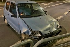 Nocna demolka 62-latka. Siał spustoszenie Seicento, przed policją schował się w kamienicy - foto i film