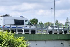 Zasłabł za kierownicą i uderzył w bariery. Heroiczna walka o życie mężczyzny - foto