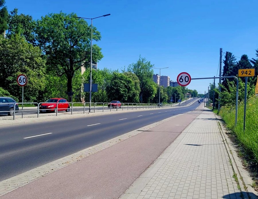 Koniec z pięćdziesiątką na długim odcinku Cieszyńskiej. Nowe znaki zostały zamontowane  - foto