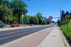 Koniec z pięćdziesiątką na długim odcinku Cieszyńskiej. Nowe znaki zostały zamontowane  - foto