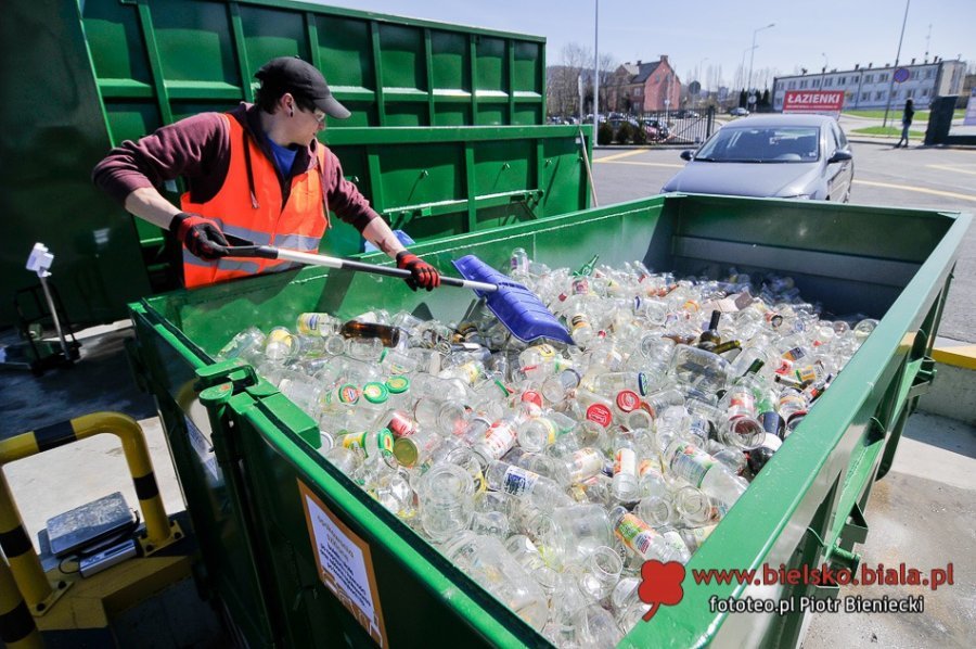 System kaucyjny uderza w przychody miejskiej spółki. Czy czeka nas kolejna podwyżka za śmieci?