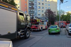 Akcje służb na dwóch bielskich osiedlach. Dwa zgłoszenia o zadymieniu w wieżowcach - foto