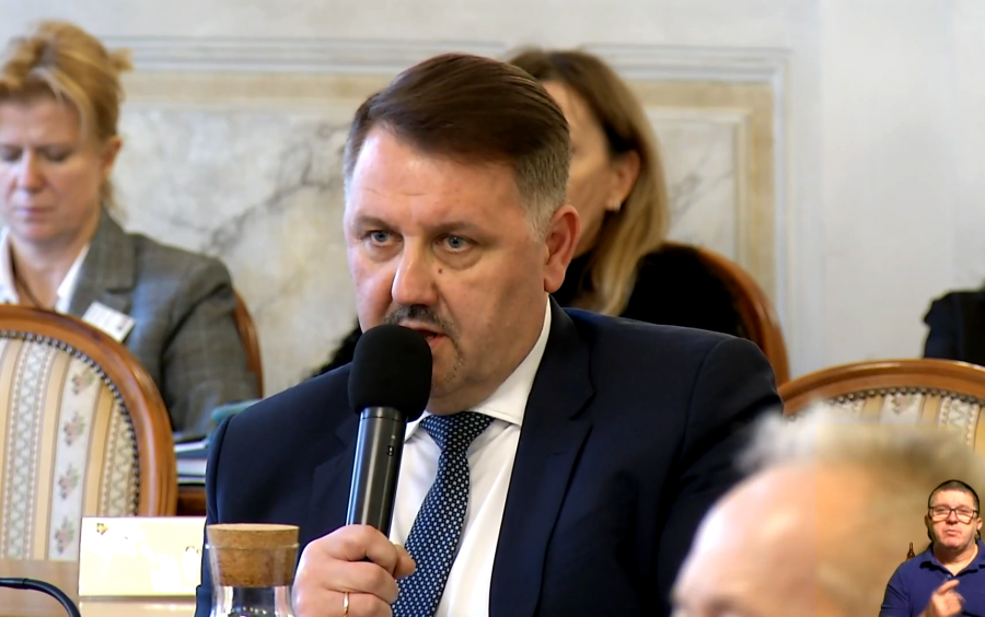Prezydent ogłasza kompromis, rodzice mówią o postawieniu pod ścianą. W tle żądanie dymisji - foto