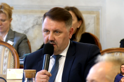 Prezydent ogłasza kompromis, rodzice mówią o postawieniu pod ścianą. W tle żądanie dymisji - foto