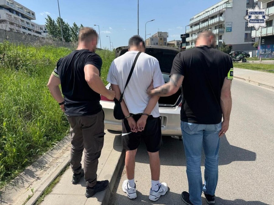 Wyczyścili seniorowi konto do zera. Członek grupy przestępczej w rękach bielskich kryminalnych - foto