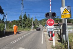 Awaria rogatek na przejazdach kolejowych. Trzeba zachować szczególną ostrożność - foto i film