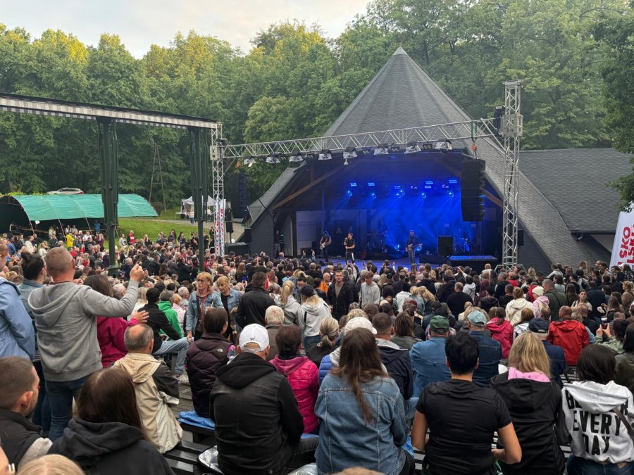 Majówka w przepięknym amfiteatrze. Feel i food truck zachwycił publiczność - foto i film