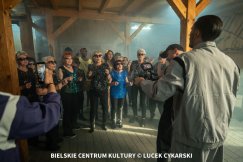 „Deszcz”, który zaraża pozytywną energią. Seniorzy wystąpili w teledysku popularnego duetu WIDEO