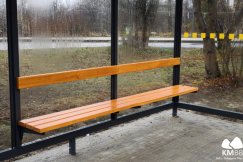 Mężczyzna osunął się na przystanku. Postawa młodych osób zasługuje na słowa uznania
