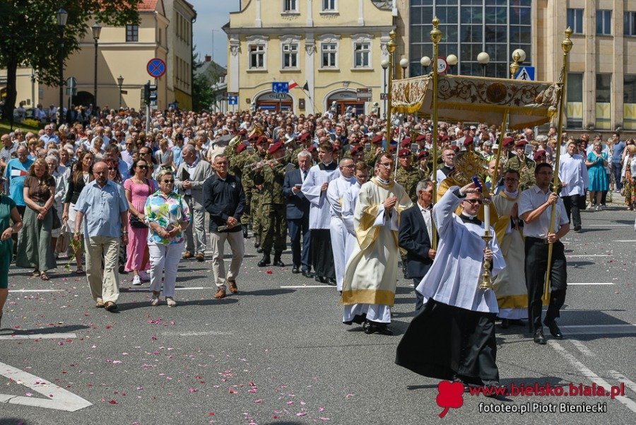 Procesje zakłócą ruch w centrum i na osiedlach. W długi weekend nie pojedzie część kursów