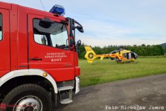 Mężczyzna spadł z drabiny. Z podejrzeniem poważnego urazu LPR zabrał go do szpitala - foto