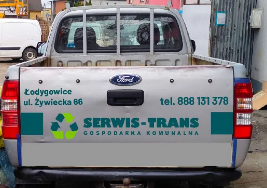 Złodzieje ukradli charakterystycznego Forda. Właściciele proszą o pomoc w poszukiwaniach - foto