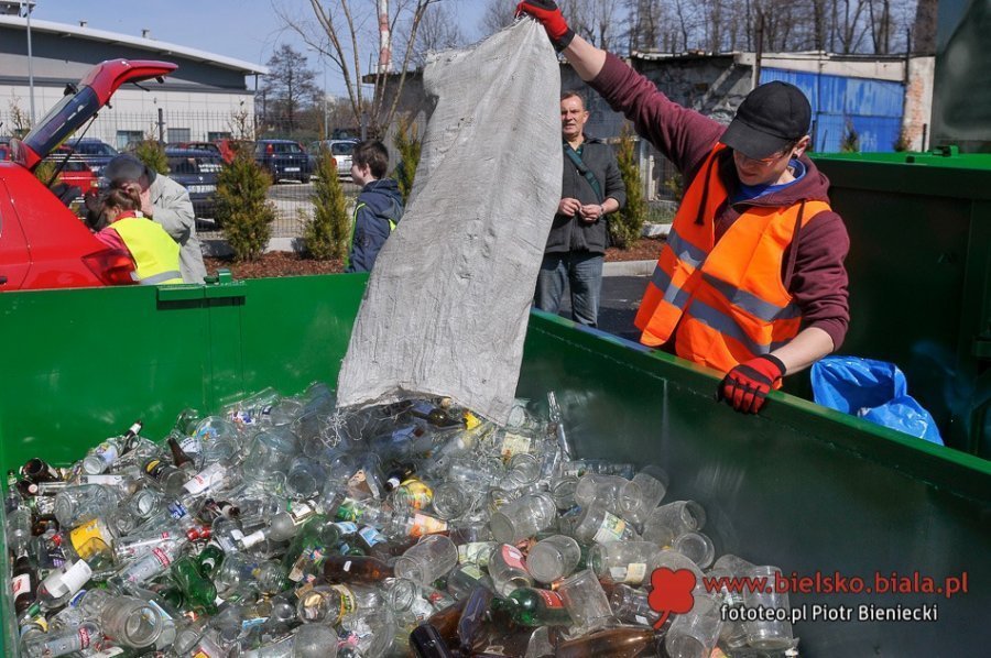 Problemy w komunalnej spółce. Gminy rezygnują, przychody spadają, a spółka „leje wodę”