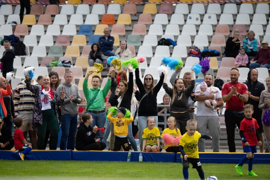 Radość, sport i dziecięcy entuzjazm. Przedszkolaki z całego regionu opanowały Stadion Miejski - foto