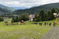 Kolejna wielka mobilizacja dla Kazika. Setki ochotników z całej Polski zdobyło Skrzyczne - foto i film