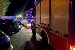 Nocne działania służb w wieżowcu. Przed północą ktoś uruchomił alarm przeciwpożarowy - foto
