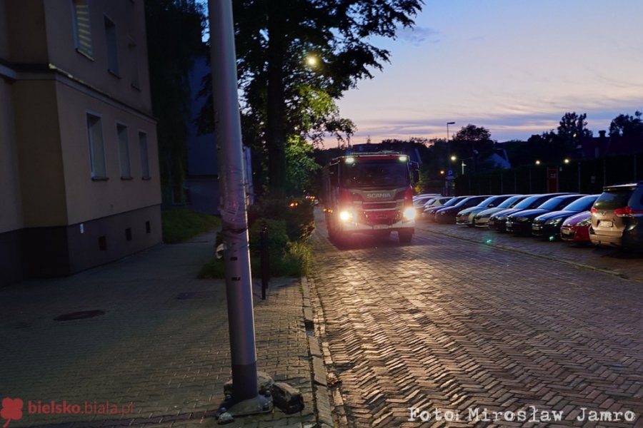 Strażacy wzywani do kilkudziesięciu zdarzeń. Trzy osoby trafiły do szpitala, w tym roczne dziecko - foto