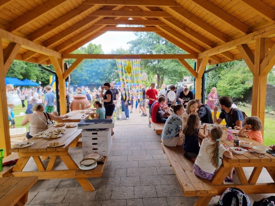 Dwa osiedla, moc atrakcji dla dzieci i staszych. Wieczorem pierwsza projekcja kina plenerowego