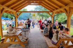 Dwa osiedla, moc atrakcji dla dzieci i staszych. Wieczorem pierwsza projekcja kina plenerowego