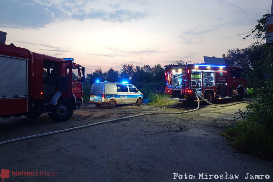 Spłonęły kontenery budowlane. Złodzieje okradli maszyny, a potem podłożyli ogień? - foto