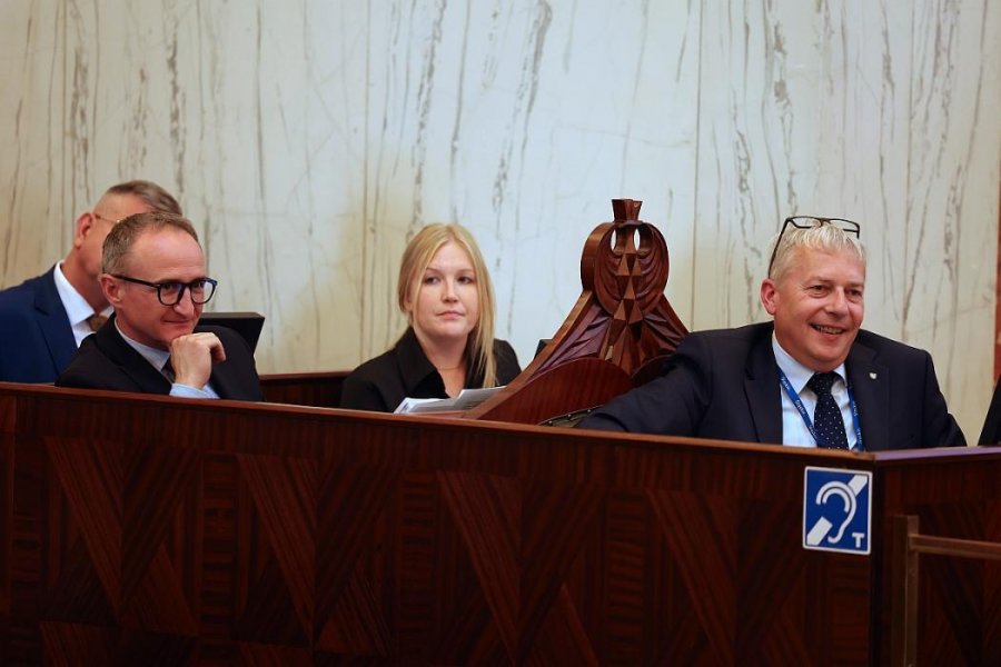 Absolutorium dla zarządu z bielską wicemarszałek. Opozycja nie szczędziła krytyki - foto
