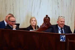 Absolutorium dla zarządu z bielską wicemarszałek. Opozycja nie szczędziła krytyki - foto