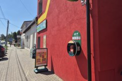 Defibrylator AED w Mikuszowicach. W Bielsku-Białej jest blisko 30 ogólnodostępnych urządzeń - foto