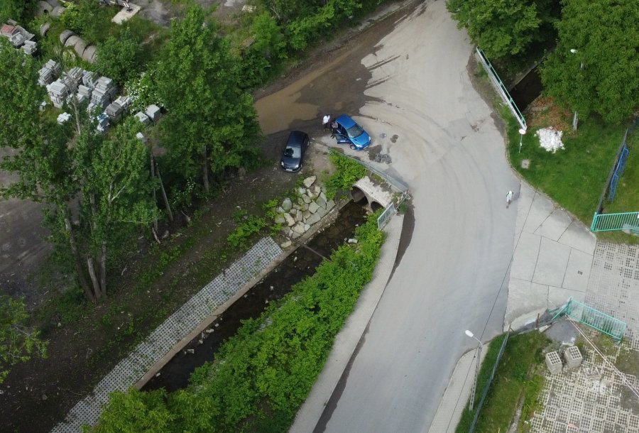 Rusza przebudowa feralnego mostku. Dla pieszych tymczasowa kładka, dla kierowców objazdy - foto