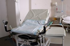 Zarzuty dla naturopaty z Bielska-Białej, który leczył ziołowymi tamponami. Przeszukano jego gabinety