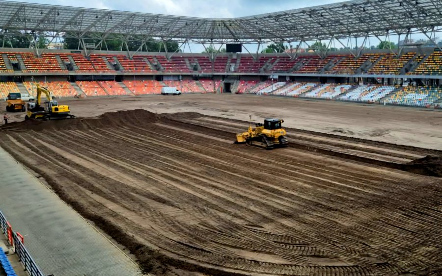 Ruszyły prace na stadionie, ich koszt to ponad 2 miliony złotych. Czasu nie ma zbyt wiele - foto