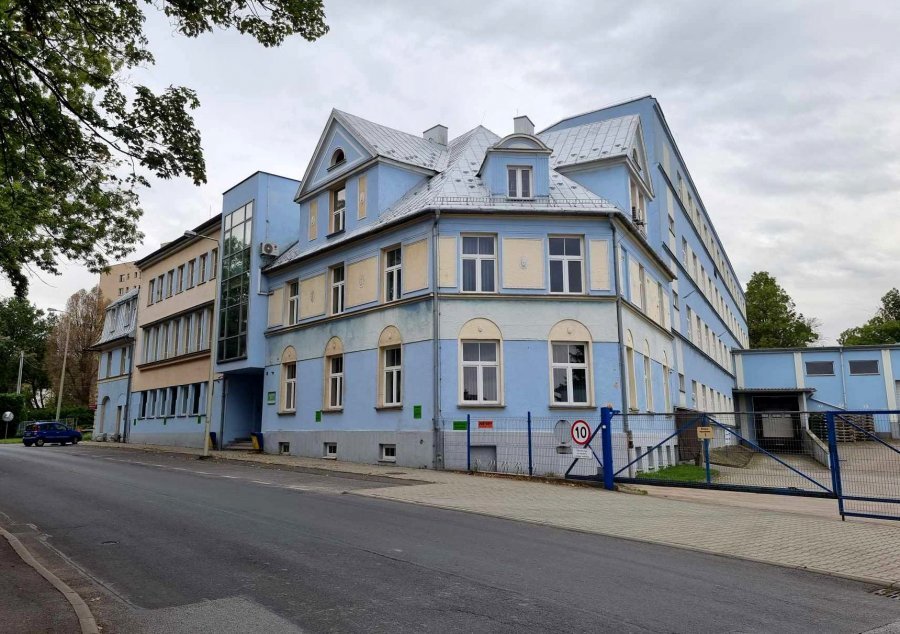 Głośna impreza w zlikwidowanej fabryce. Mieszkańcy pytają, czy to nowy klub nocny? - foto