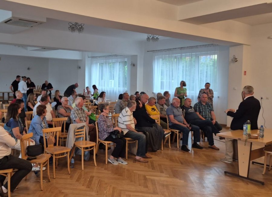 Mieszkańcy Lipnika debatowali o problemach miasta. Padły ostre słowa pod adresem Ratusza - foto