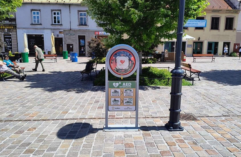 Dostawa przyśpieszona, elektrody wymienione. Defibrylator znów gotowy do działania - foto