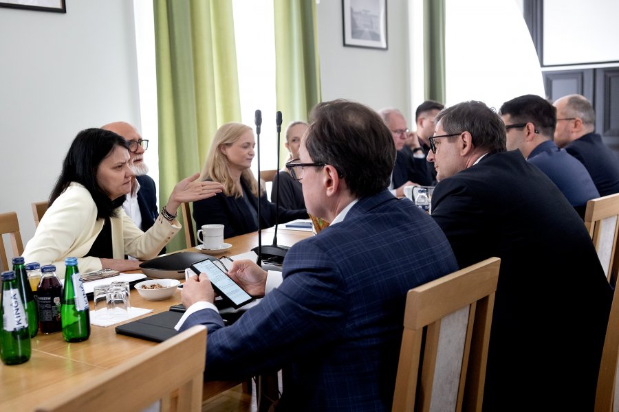 O systemowych zmianach w cieniu skandali. W ministerstwie brał w nich udział bielski radny - foto