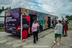 Będą promować Bielsko-Białą. Dziś autobus Polskiej Stolicy Kultury ruszył w trasę po całej Polsce - foto