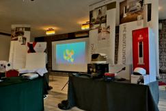 Obietnica darmowego AGD zwabiła seniorów. Policyjna interwencja przerwała pokaz w hotelu - foto