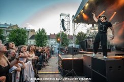 Czekały godzinami pod sceną na swojego idola. Za nami najgorętszy koncert tego lata? ZDJĘCIA